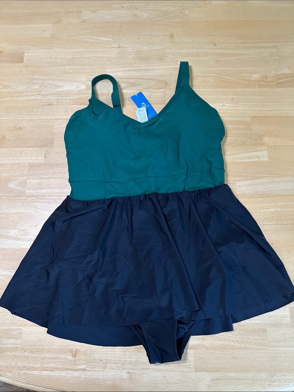 Cupshe Emerald Green and Black swimsuit with Skirt, NWT